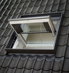 Velux_GGL_SD00402_Rauch-_und_Waermeabzugsfenster_Energie_Plus_klar_lackiert_004011013002100001_1.JPEG